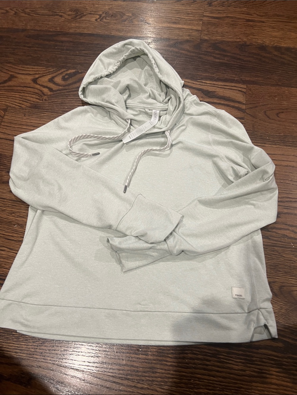 Vuori Women’s faint Green Lightweight Hooded Pullover